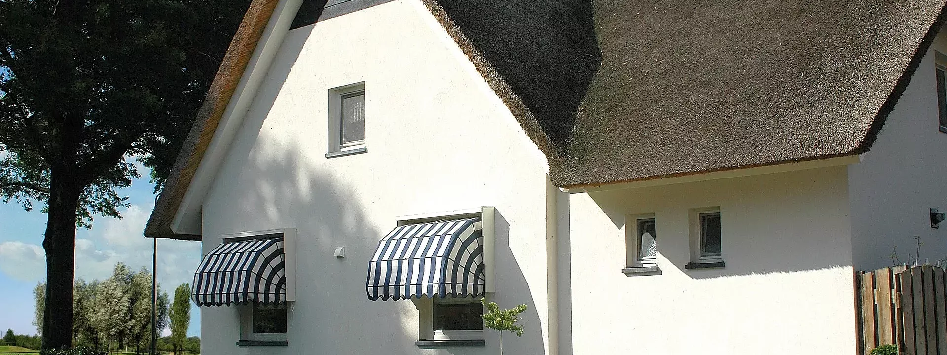 Markies - vaste markiezen met zonweringdoek - dichte zijkanten - lange levensduur - beheer zonlicht - op maat gemaakt - zonneschermen - uitstekende zonwerende eigenschappen