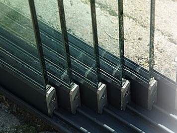 Glaswand railsysteem - mooie afwerking