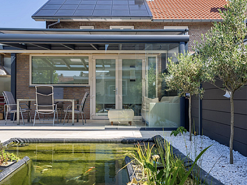 Overkapping met glas en verandazonwering