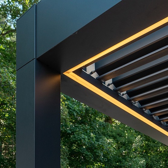 Lamellendak lamellen overkapping aluminium terrasoverkapping terras led spots led strips sfeer licht