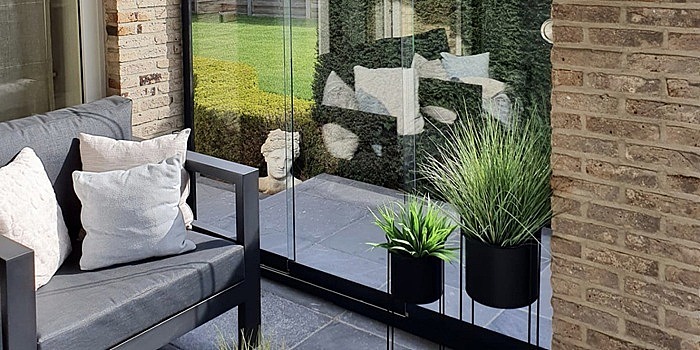railsysteem - glaswand Ravels - glazen panelen - schuifwand - wand - Verano producten - prima afwerking - glas panelen - glazen schuifwand
